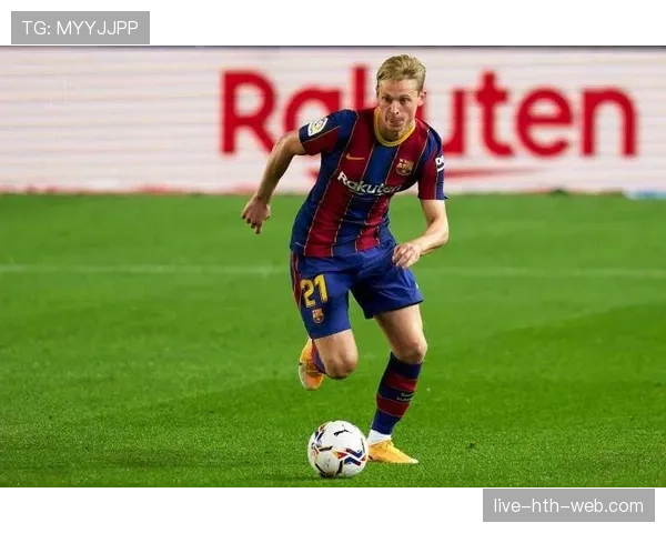 德容与克罗斯的中场组织逻辑差异：传球风格如何塑造比赛控制？